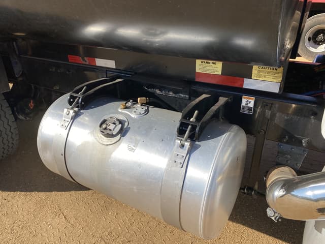 Image of Peterbilt 340 equipment image 4