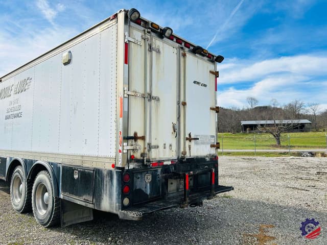 Image of Peterbilt 340 equipment image 3