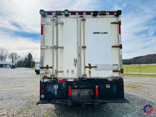 Image of Peterbilt 340 equipment image 4