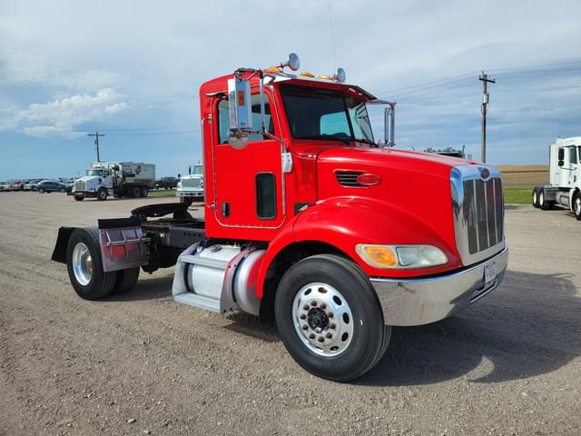 Image of Peterbilt 340 equipment image 1
