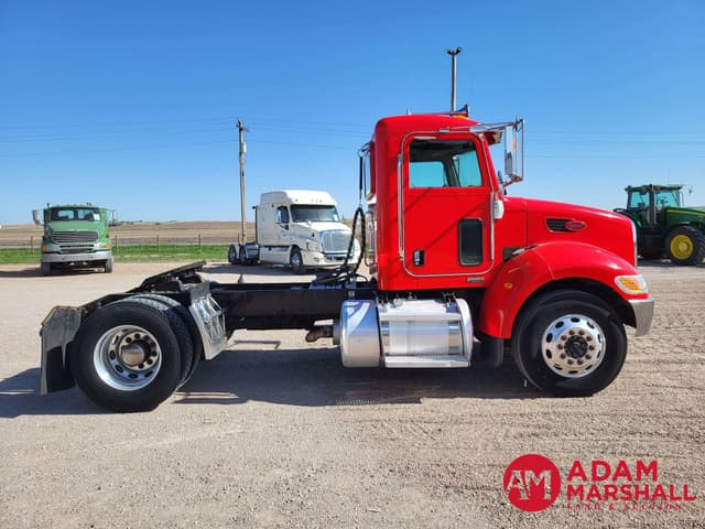 Image of Peterbilt 340 equipment image 2