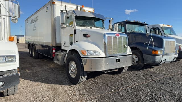 Image of Peterbilt 340 equipment image 2