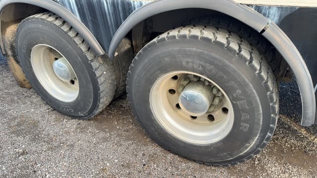 Image of Peterbilt 340 equipment image 4