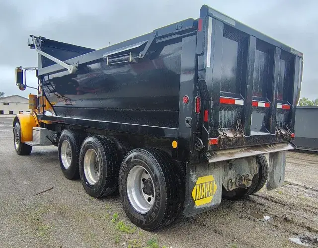 Image of Peterbilt 357 equipment image 4
