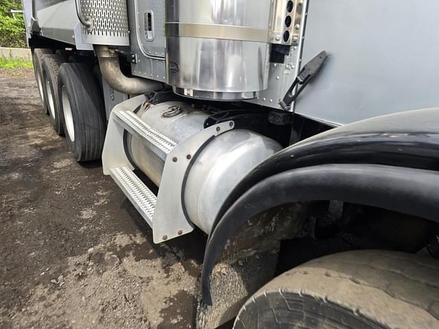 Image of Peterbilt 357 equipment image 4