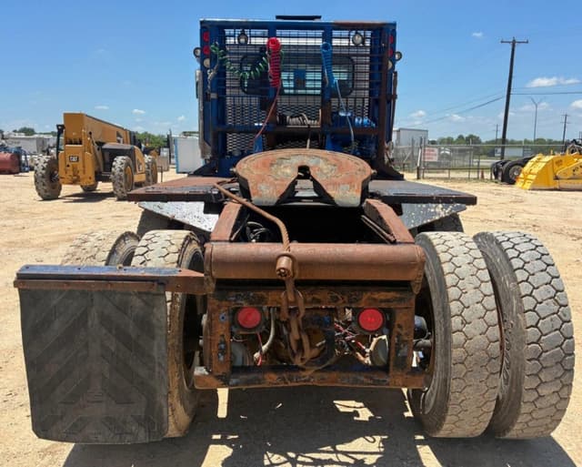 Image of Peterbilt 357 equipment image 4