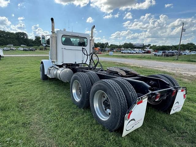 Image of Peterbilt 378 equipment image 4