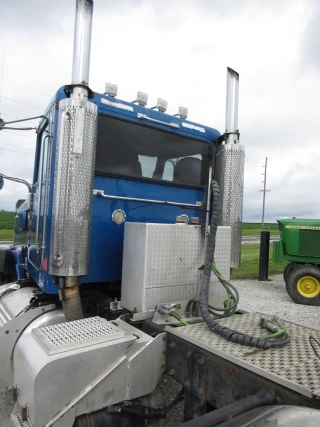 Image of Peterbilt 378 equipment image 3