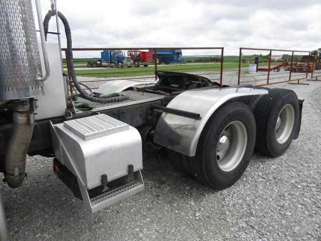Image of Peterbilt 378 equipment image 2