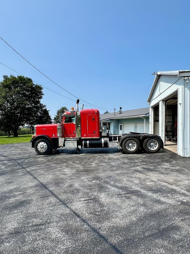 Image of Peterbilt 379 equipment image 1