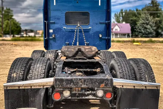 Image of Peterbilt 379 equipment image 4