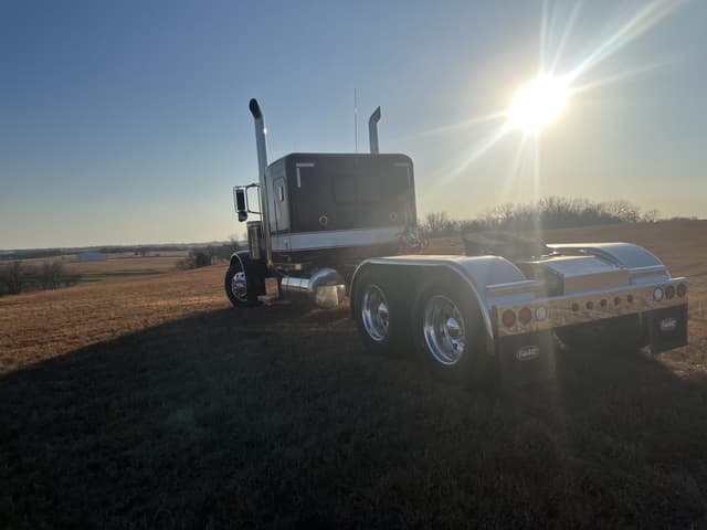 Image of Peterbilt 379 equipment image 4