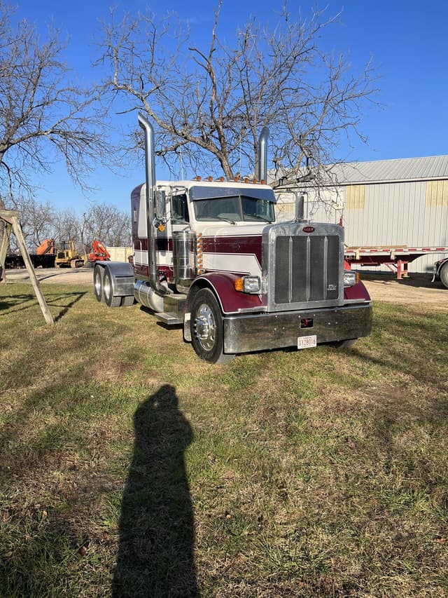 Image of Peterbilt 379 equipment image 2