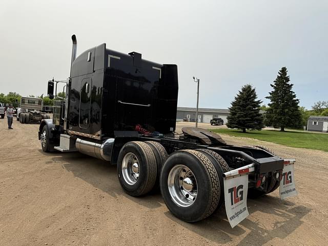 Image of Peterbilt 379 equipment image 2
