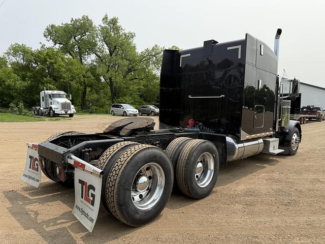 Image of Peterbilt 379 equipment image 3