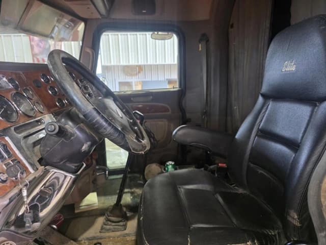Image of Peterbilt 379 equipment image 4