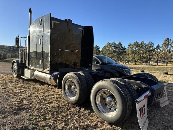 Image of Peterbilt 379 equipment image 2