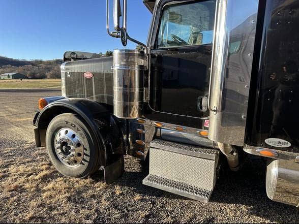 Image of Peterbilt 379 equipment image 4