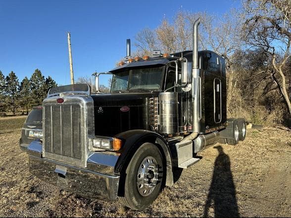 Image of Peterbilt 379 equipment image 3