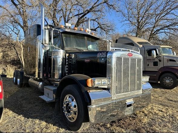 Image of Peterbilt 379 equipment image 1
