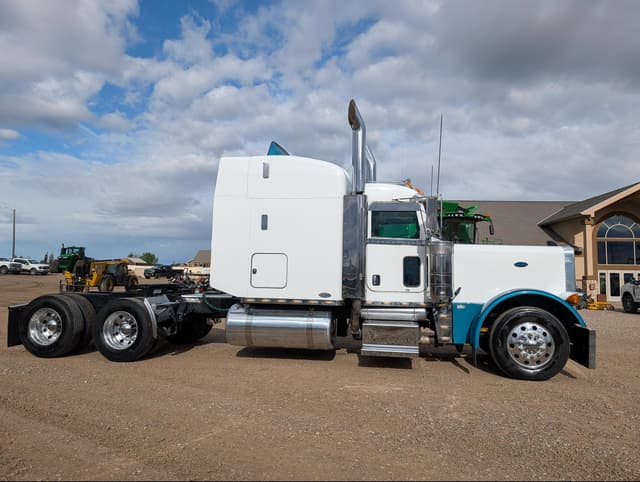 Image of Peterbilt 379 equipment image 1