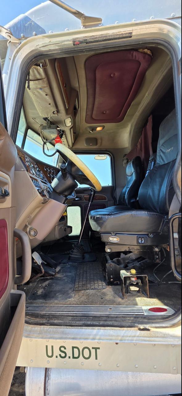 Image of Peterbilt 379 equipment image 3