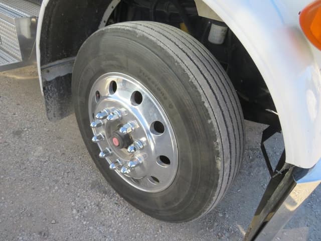 Image of Peterbilt 379 equipment image 4