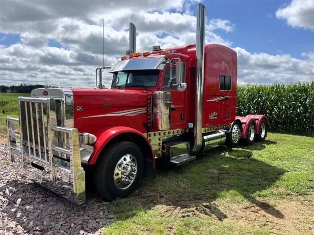 Image of Peterbilt 379 equipment image 2