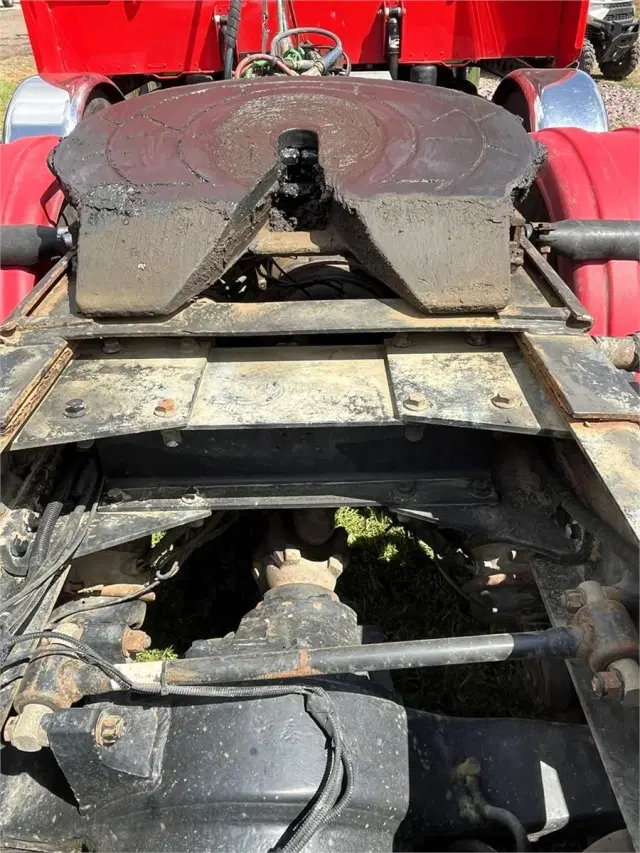 Image of Peterbilt 379 equipment image 4