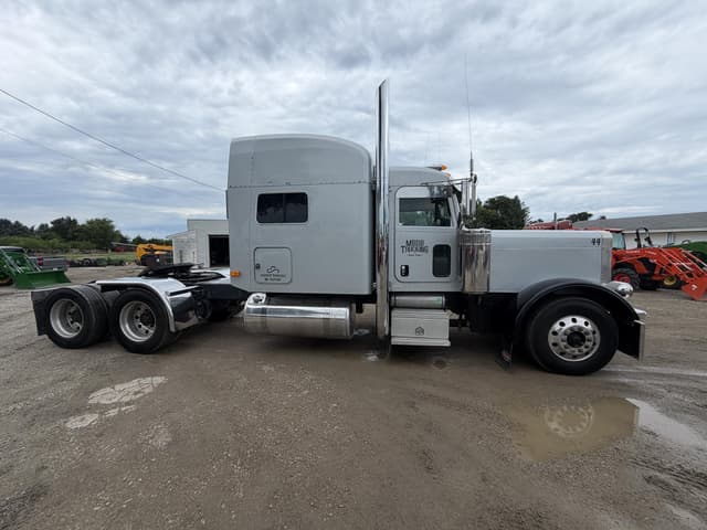 Image of Peterbilt 379 equipment image 1