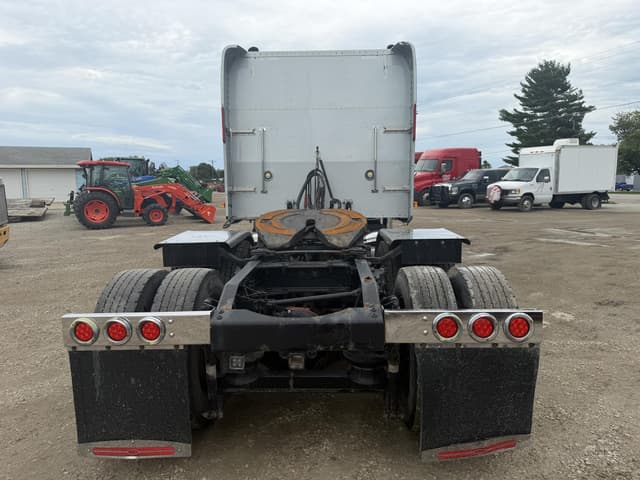 Image of Peterbilt 379 equipment image 4