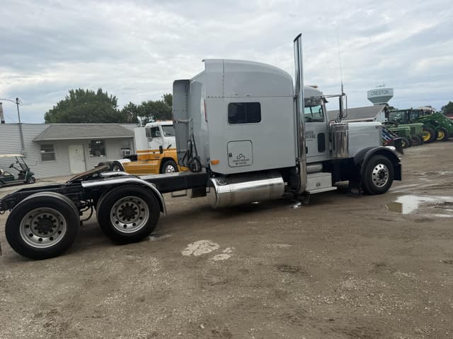 Image of Peterbilt 379 equipment image 3