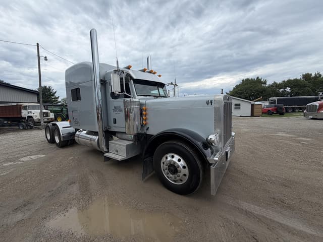 Image of Peterbilt 379 equipment image 2