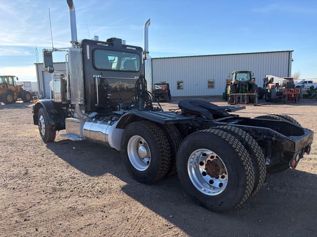 Image of Peterbilt 379 equipment image 3