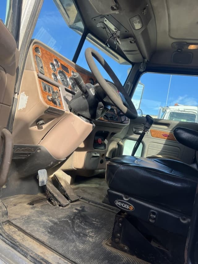 Image of Peterbilt 379 equipment image 4