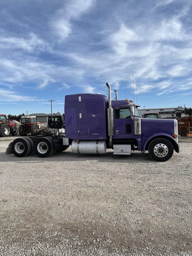 Image of Peterbilt 379 equipment image 1