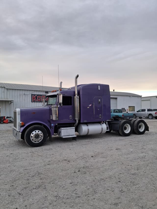 Image of Peterbilt 379 equipment image 3