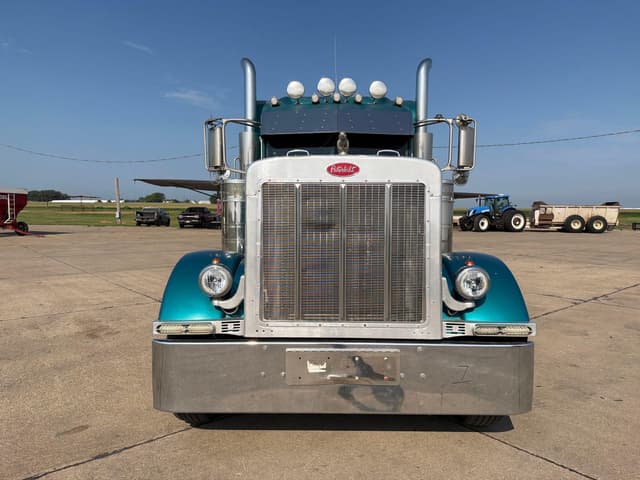 Image of Peterbilt 379 equipment image 1