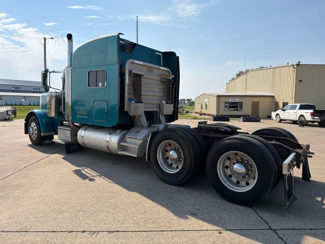 Image of Peterbilt 379 equipment image 4