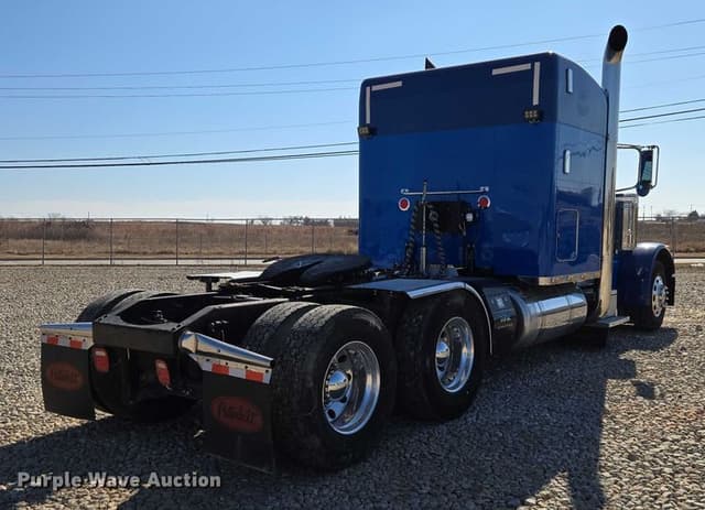 Image of Peterbilt 379 equipment image 4