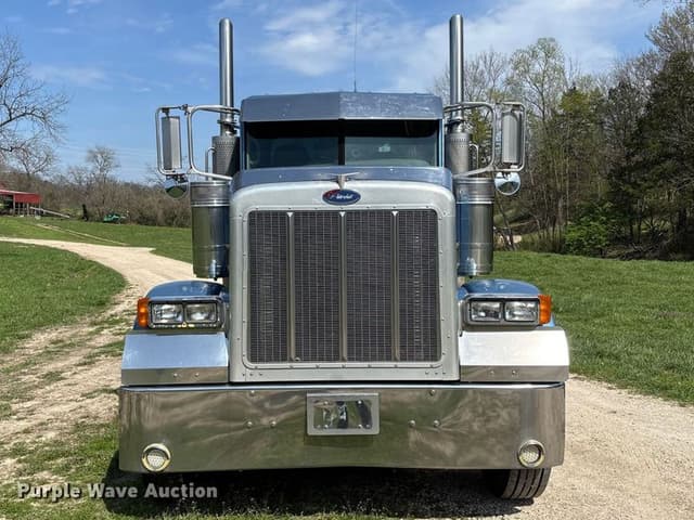 Image of Peterbilt 379 equipment image 1