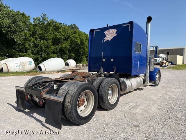 Image of Peterbilt 379 equipment image 4