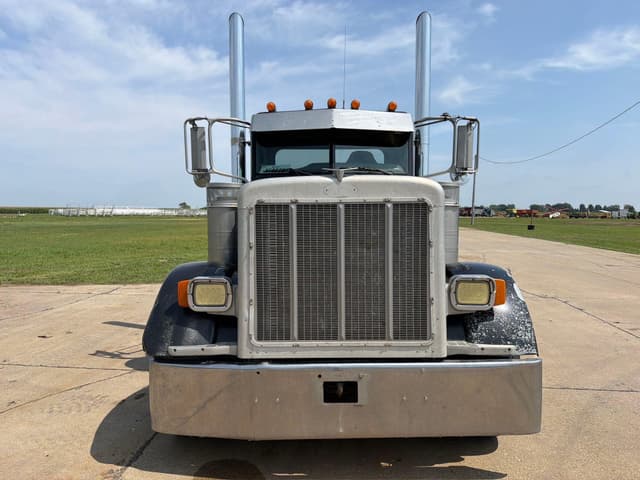 Image of Peterbilt 379 equipment image 1