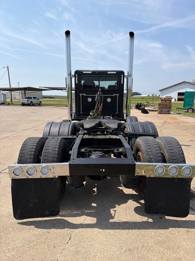 Image of Peterbilt 379 equipment image 4