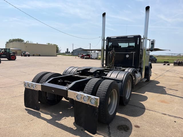 Image of Peterbilt 379 equipment image 3