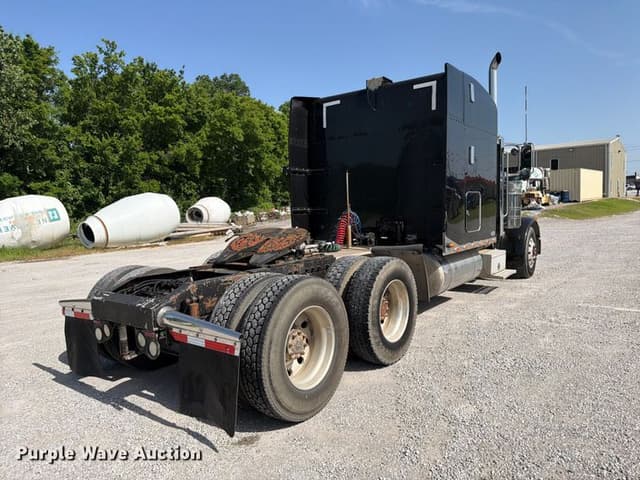 Image of Peterbilt 379 equipment image 4