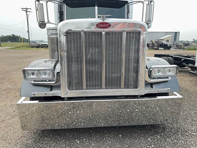 Image of Peterbilt 379 equipment image 4