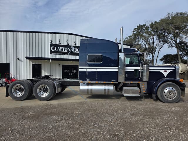 Image of Peterbilt 379 equipment image 1