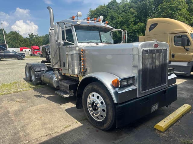 Image of Peterbilt 379 equipment image 2