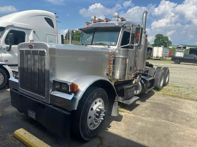 Image of Peterbilt 379 equipment image 1